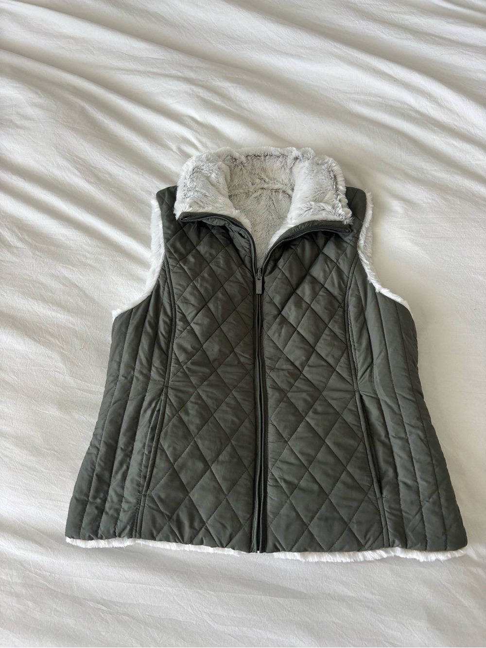 Weatherproof Reversible Olive Green Quilted Faux Fur Vest M